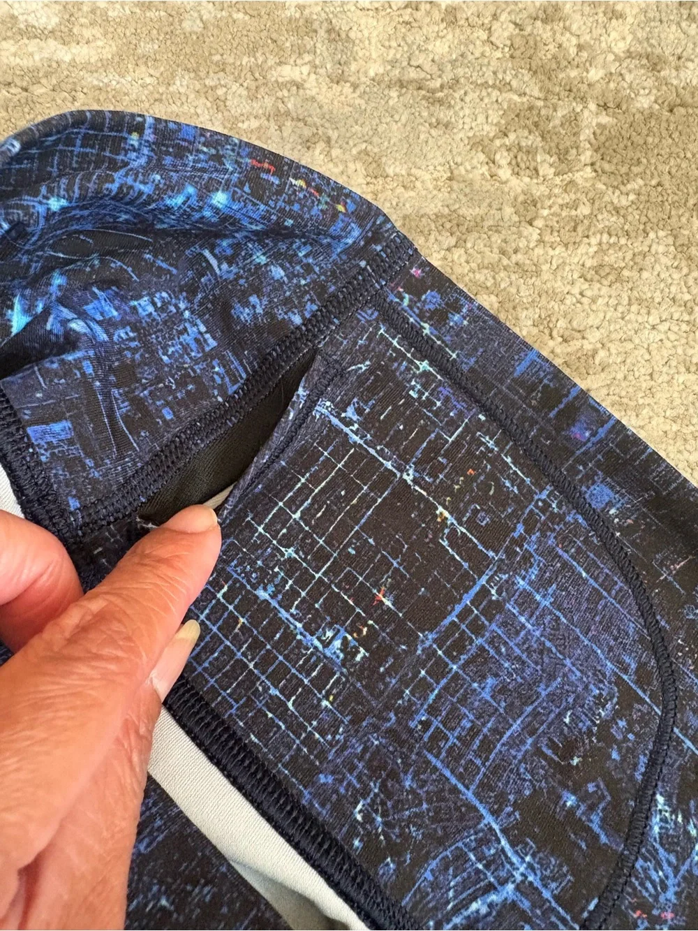 Lululemon High-rise Blue & Black Multi-colored Leggings Inside Pocket Size 6